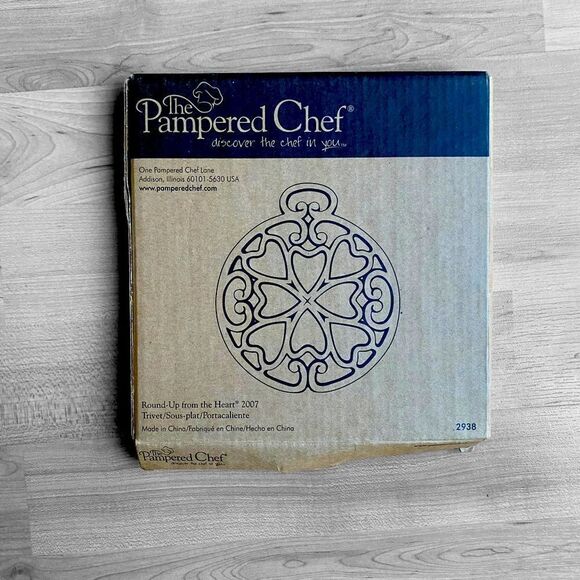 Pampered Chef 2007 RoundUp from the Heart Trivet 2007 NIB - Picture 1 of 3
